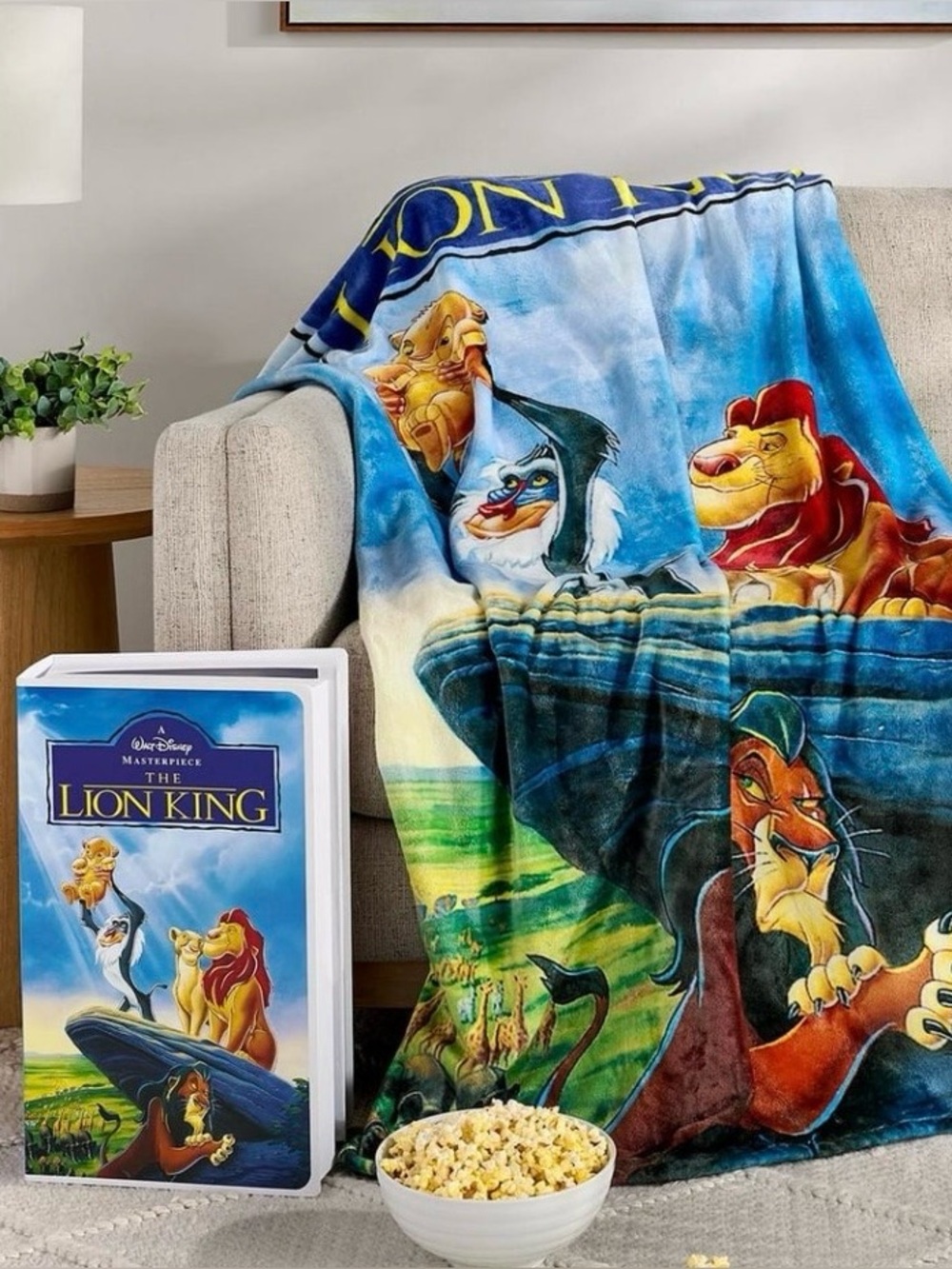 The VIRAL Disney Lion King Throw Blanket + VHS display Case COLLECTIBLE